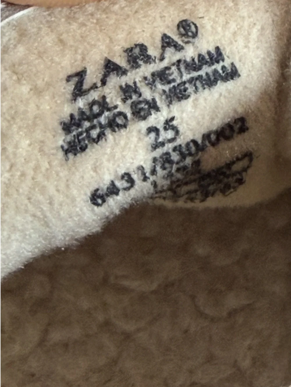 NWT Zara Cream‎ Plush Kids Slip-On Sneakers Sz 2.5